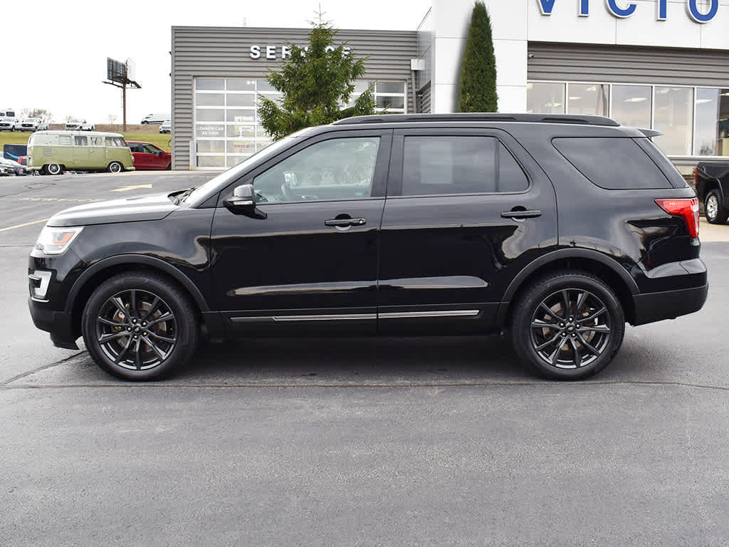 2017 Ford Explorer XLT photo 2