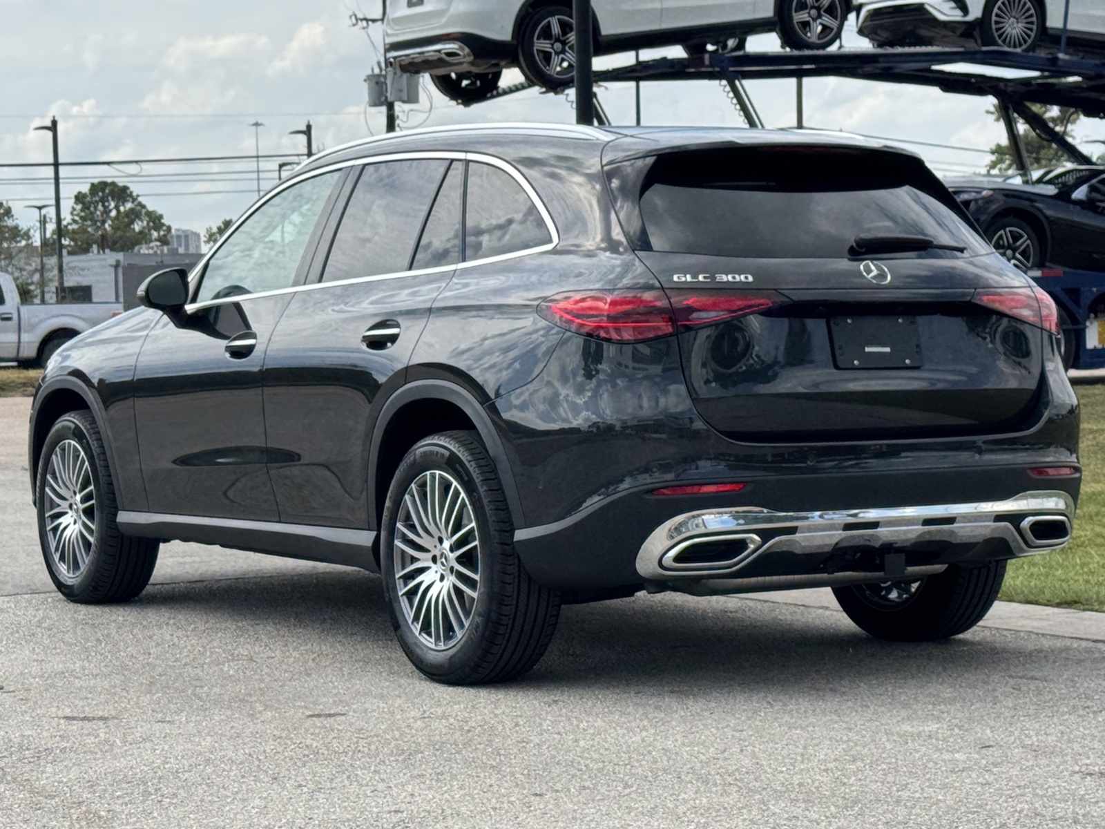 2026 Mercedes Benz GLC 300 photo 3