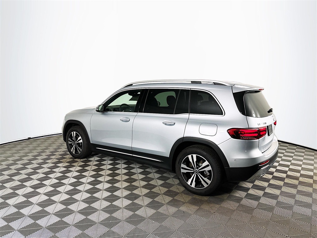 2026 Mercedes Benz GLB 250 4MATIC photo 4