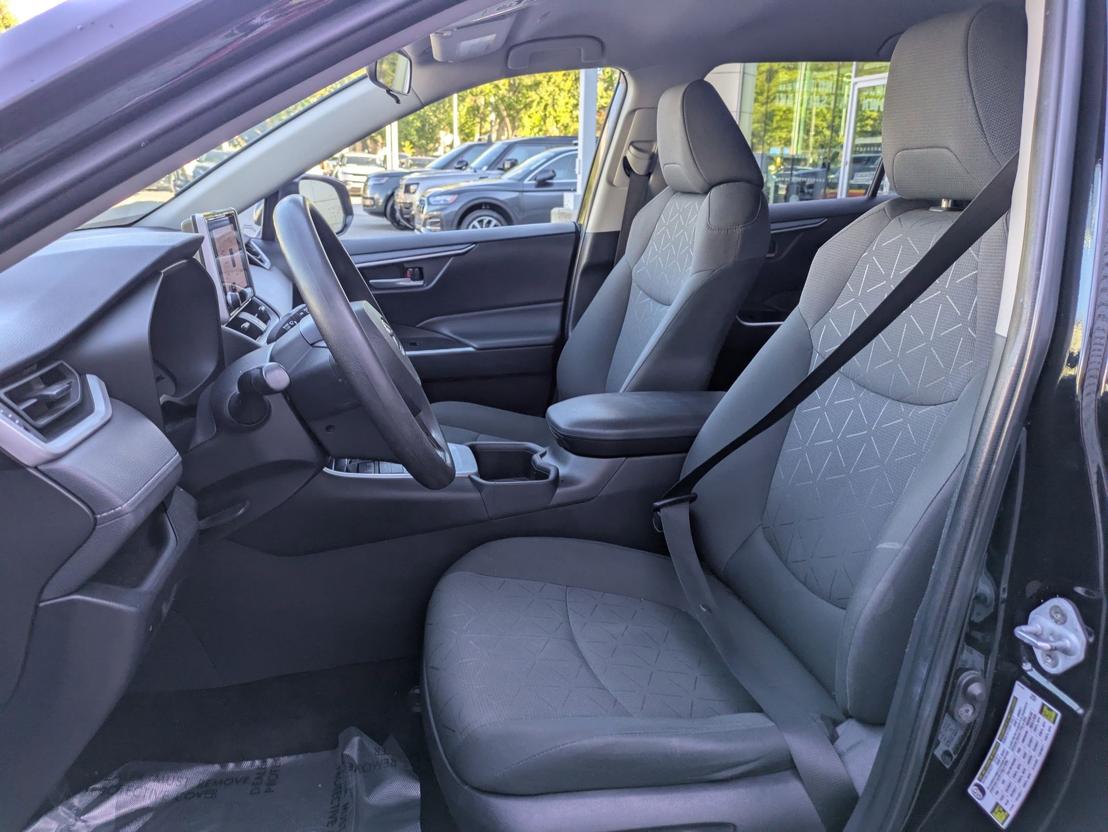 2024 Toyota RAV4 XLE photo 24