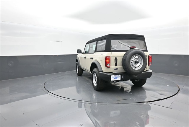 2025 Ford Bronco Base photo 2