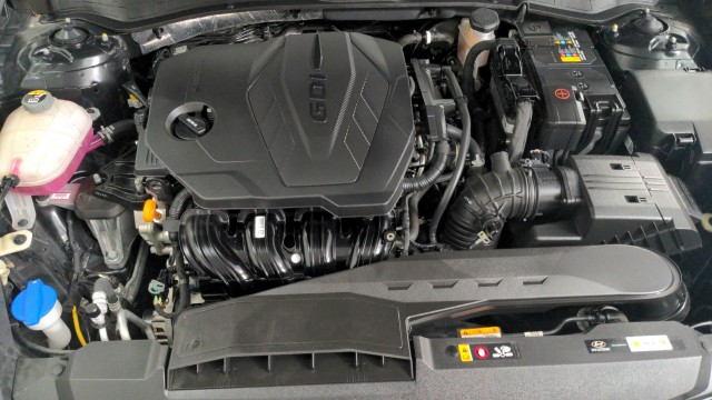 Used 2022  Hyundai SE image 13