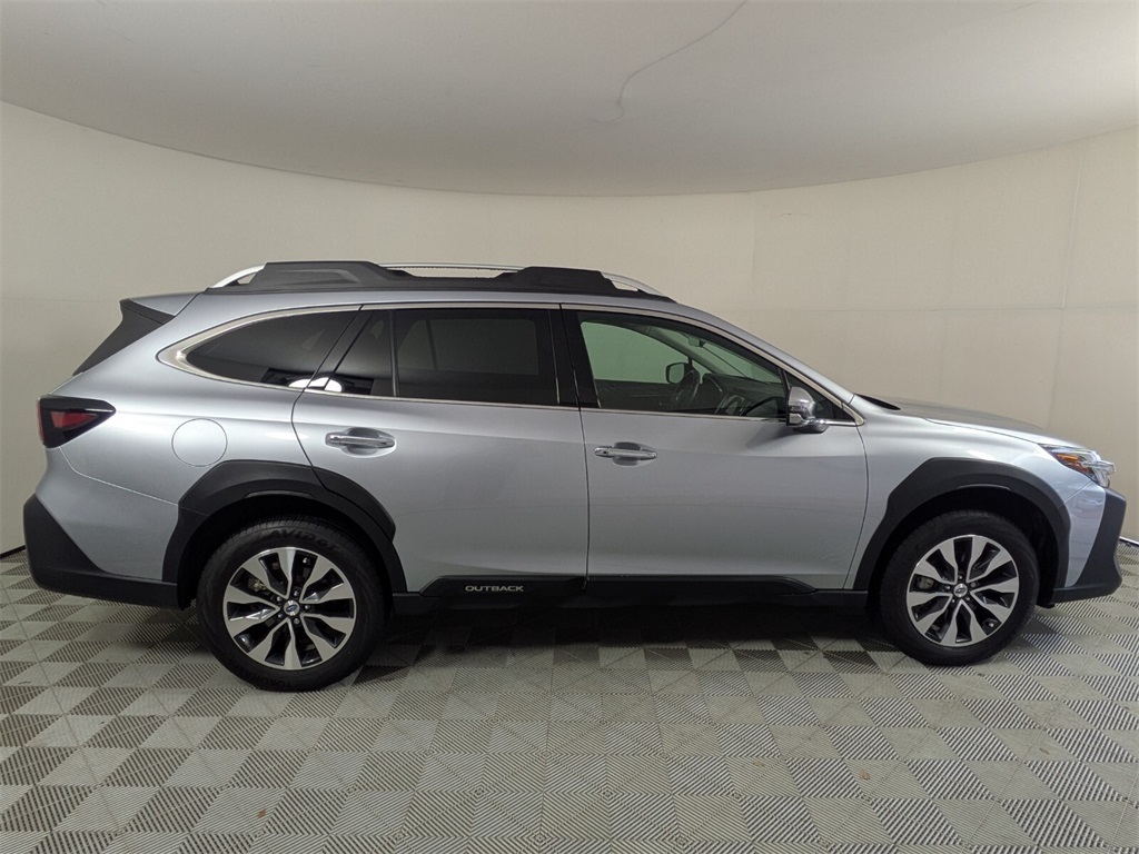 2024 Subaru Outback Touring XT photo 3