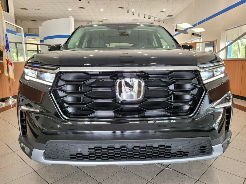 2025 Honda Pilot Touring photo 2