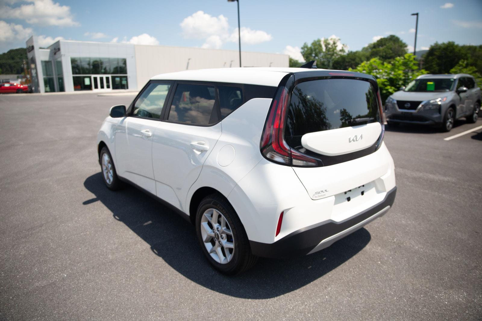 2023 Kia Soul LX photo 4