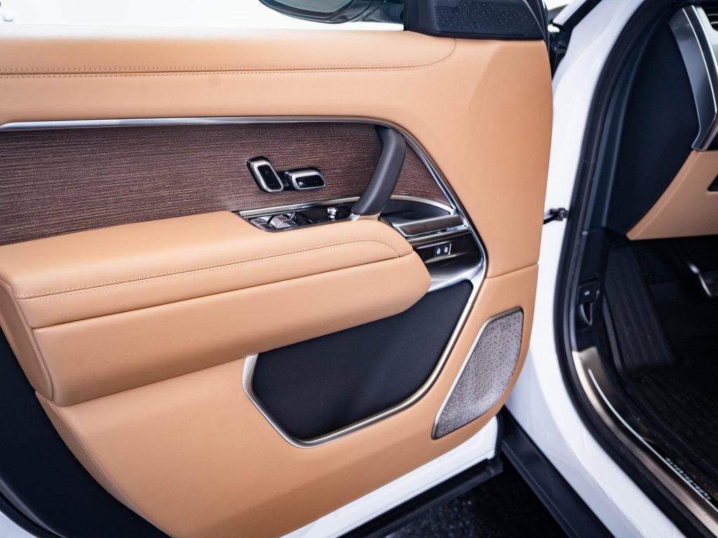 2025 Land Rover Range Rover Autobiography photo 17