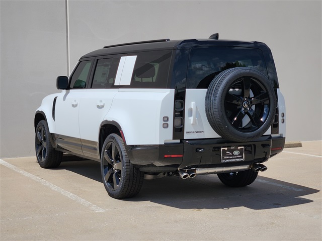 2025 Land Rover Defender 130 V8 photo 3