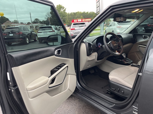 2022 Kia Soul S photo 3