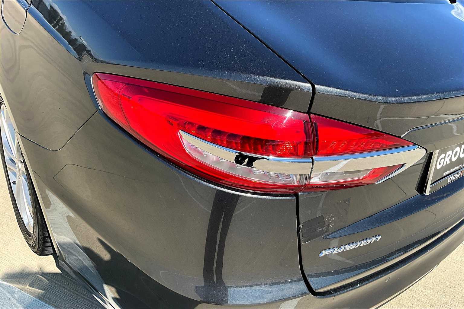 2020 Ford Fusion Hybrid SE photo 26