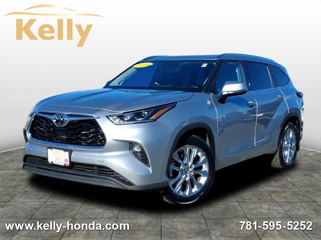2022 Toyota Highlander Limited's photo