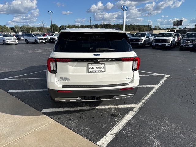 2025 Ford Explorer photo 2