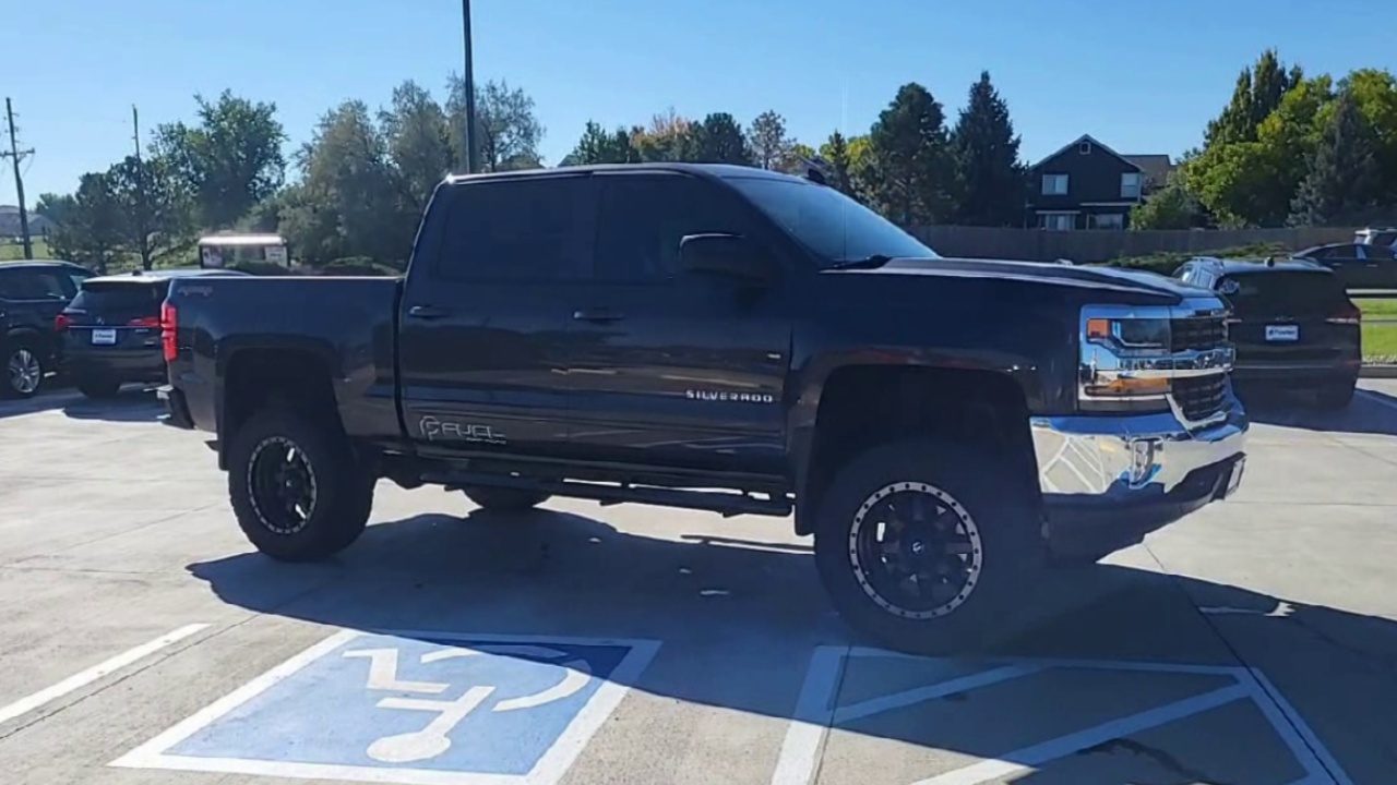 2016 Chevrolet Silverado 1500 LT photo 3
