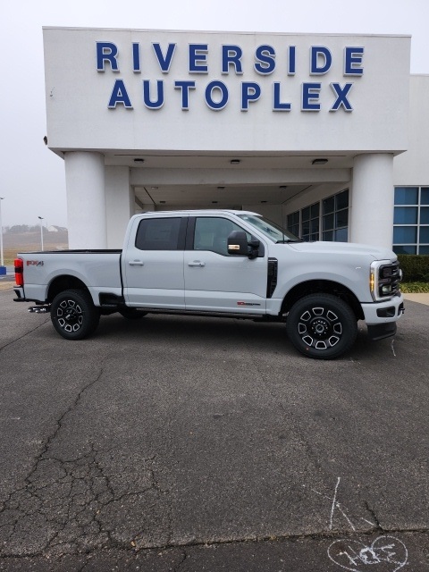 2026 Ford F-250 Super Duty Platinum's photo