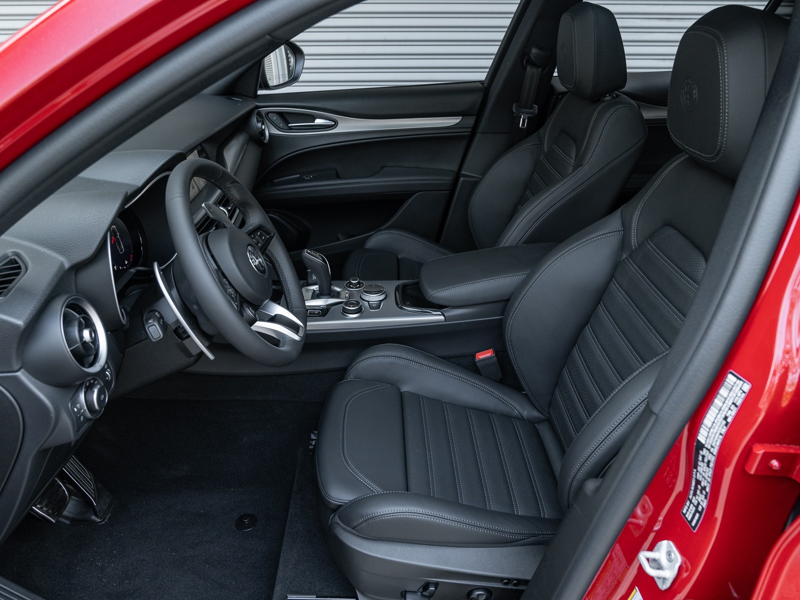2024 Alfa Romeo Stelvio photo 19
