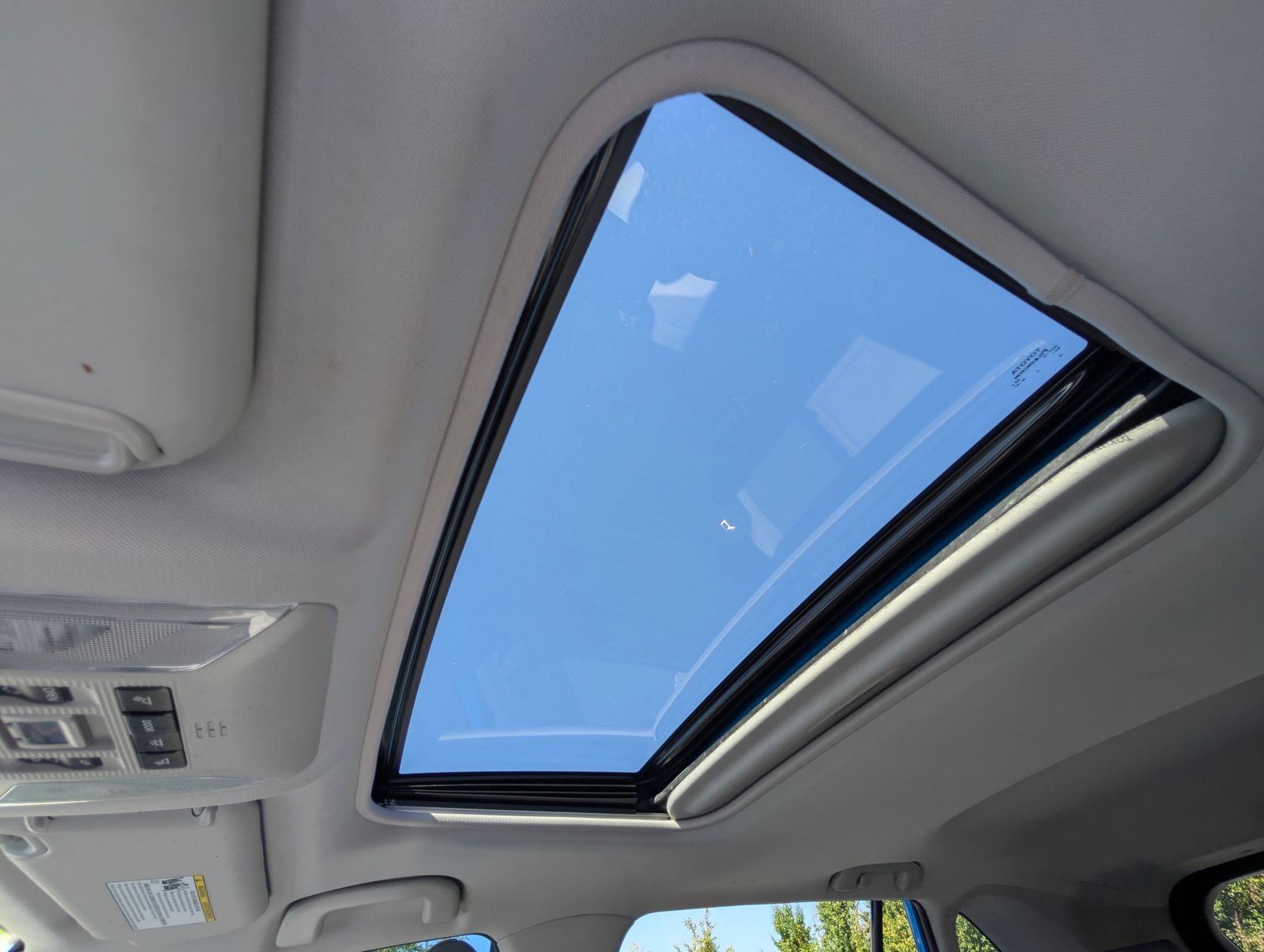 2020 Toyota RAV4 XLE photo 24