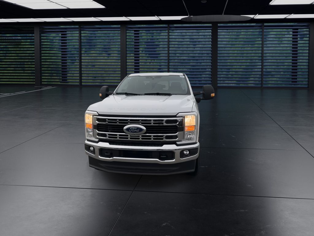2025 Ford F-350 XLT photo 3