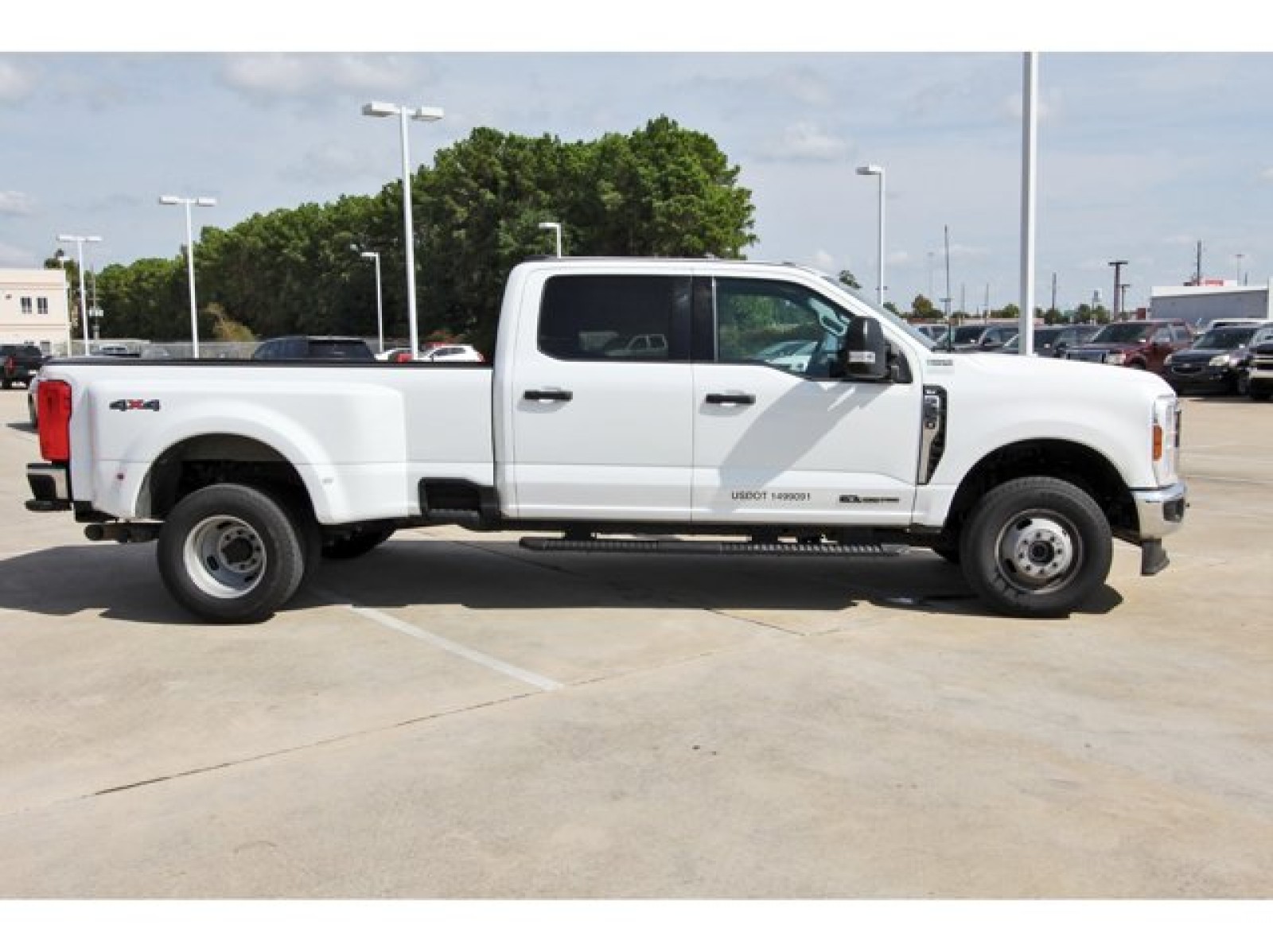 2024 Ford Super Duty F-350 DRW XLT - 6