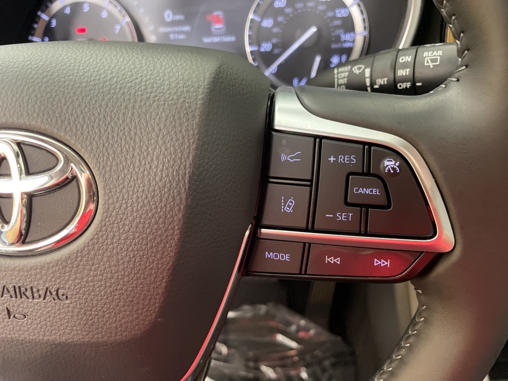 2021 Toyota Highlander XLE photo 20