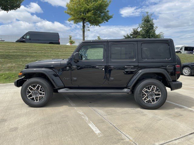 2025 Jeep Wrangler Sahara photo 2