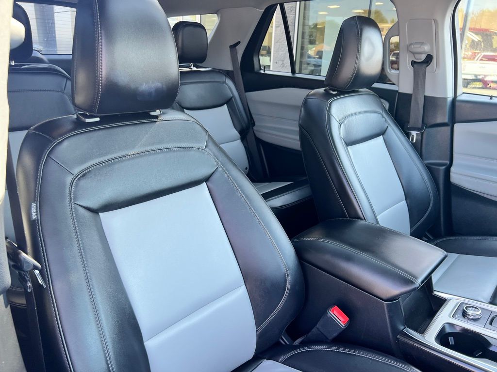2022 Ford Explorer XLT photo 31