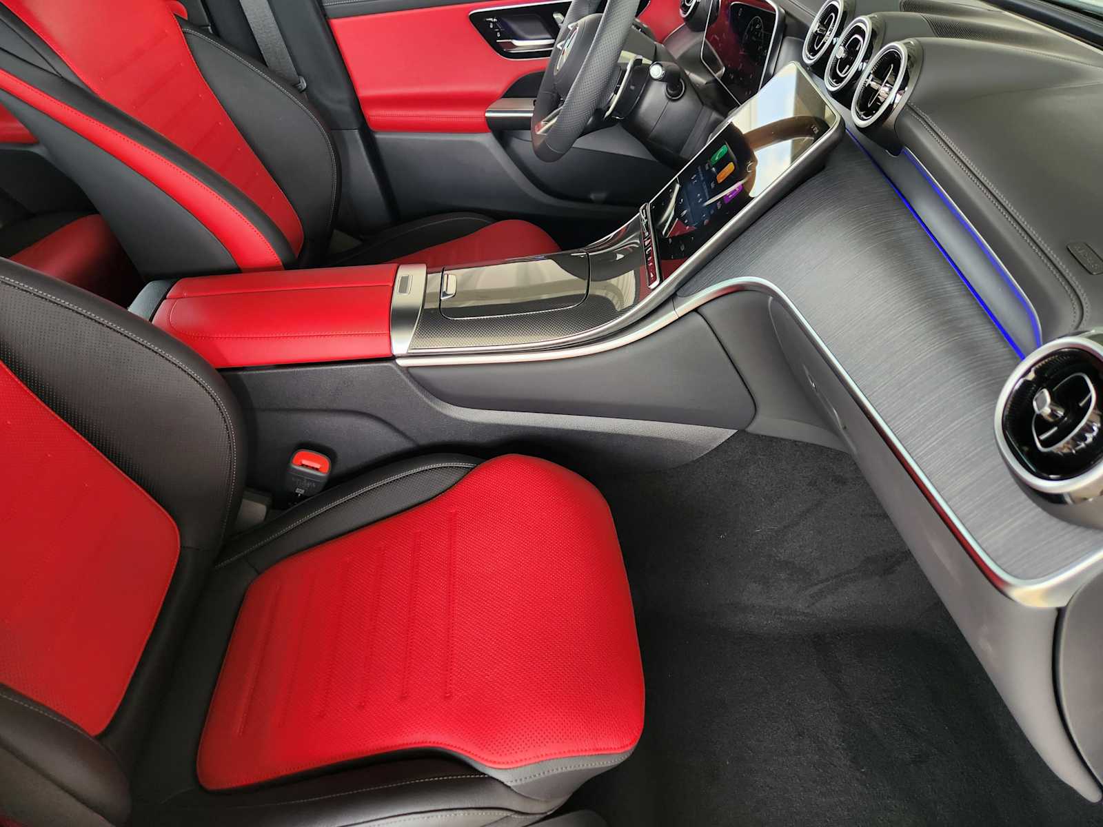 2025 Mercedes Benz GLC AMG 43 photo 9