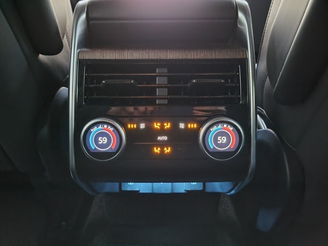2023 Land Rover Range Rover SE photo 19