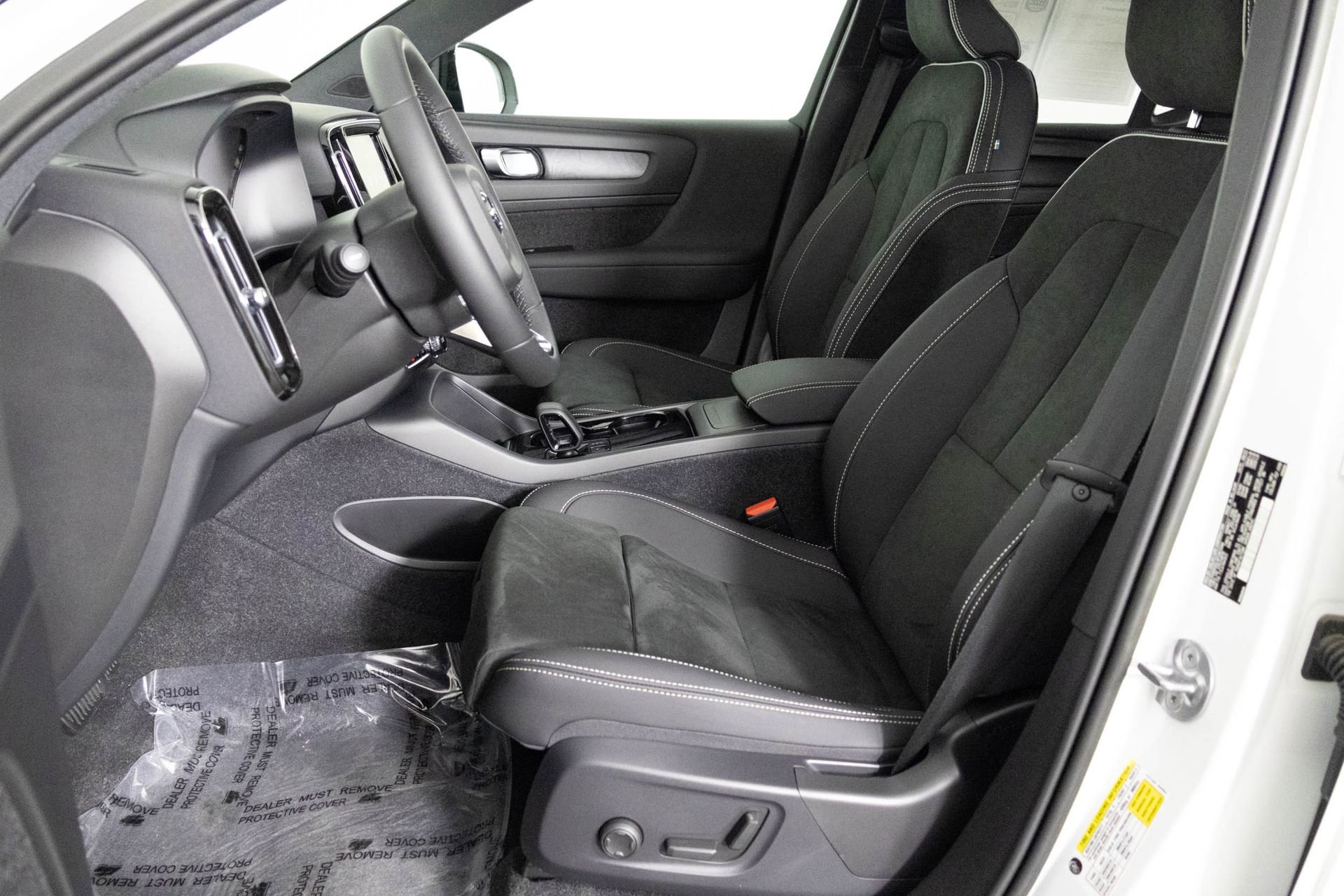 2023 Volvo XC40 Recharge Plus photo 8