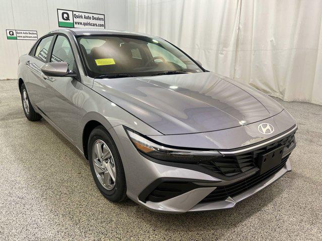 2025 Hyundai Elantra SE's photo