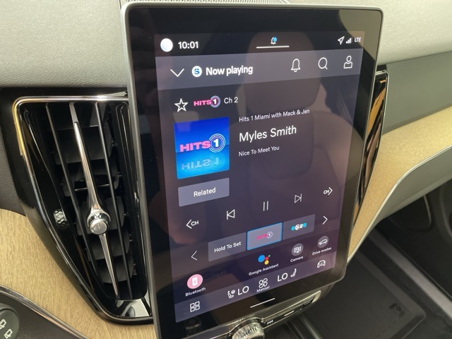 2026 Volvo XC60 Plus photo 27