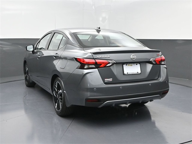 2025 Nissan Versa 1.6 SR photo 4