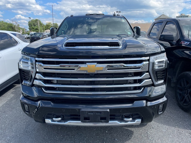 2025 Chevrolet Silverado 2500HD photo 3