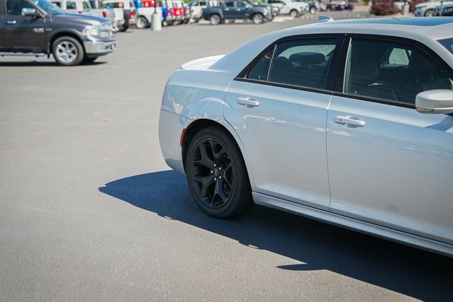 2022 Chrysler 300 S photo 4