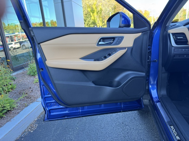 2023 Nissan Rogue Platinum photo 14