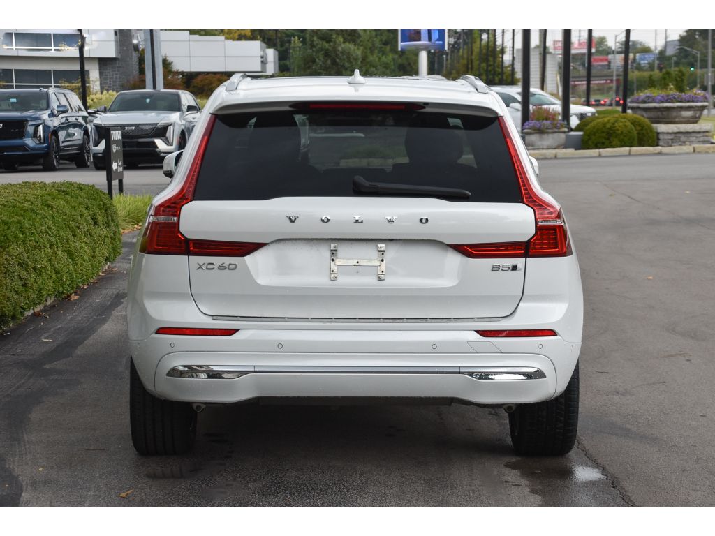 2023 Volvo XC60 B5 Plus photo 5