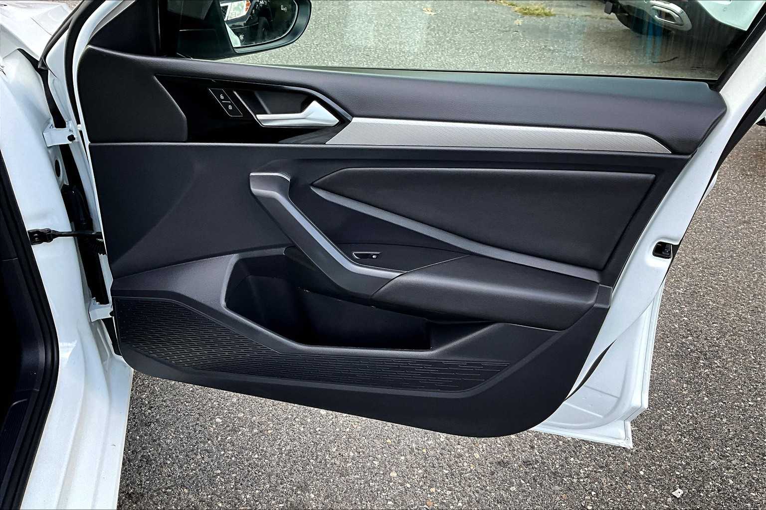 2020 Volkswagen Jetta R-Line photo 18