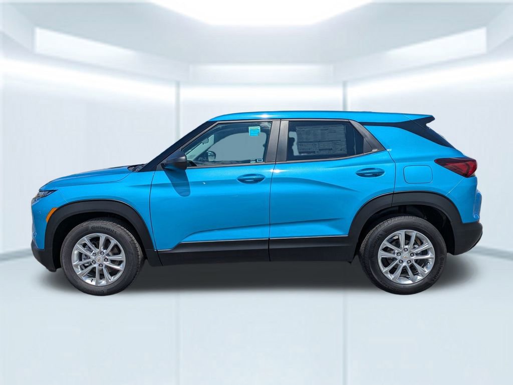 2025 Chevrolet Trailblazer LS photo 2