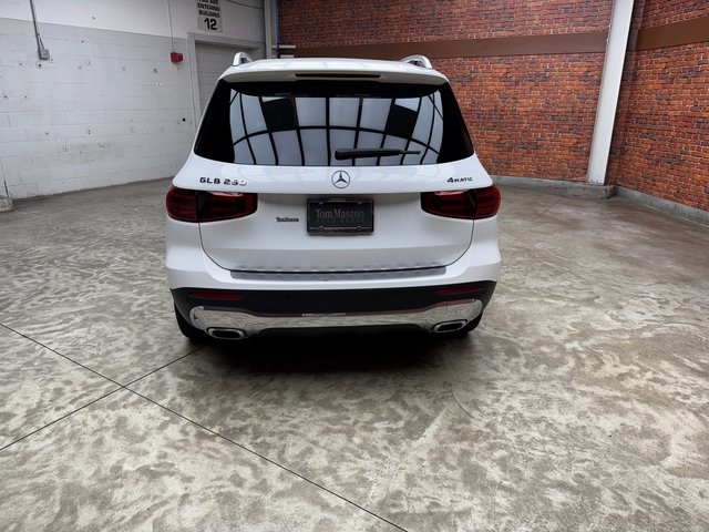 2025 Mercedes Benz GLB 250 4MATIC photo 4