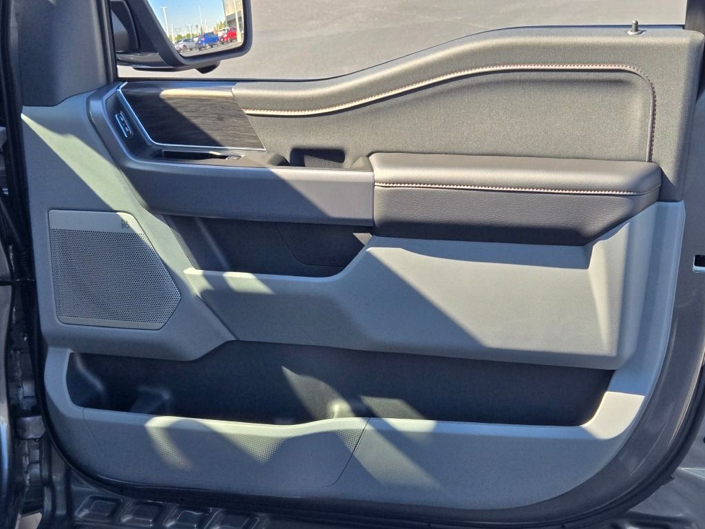 2025 Ford F-150 Lariat photo 4