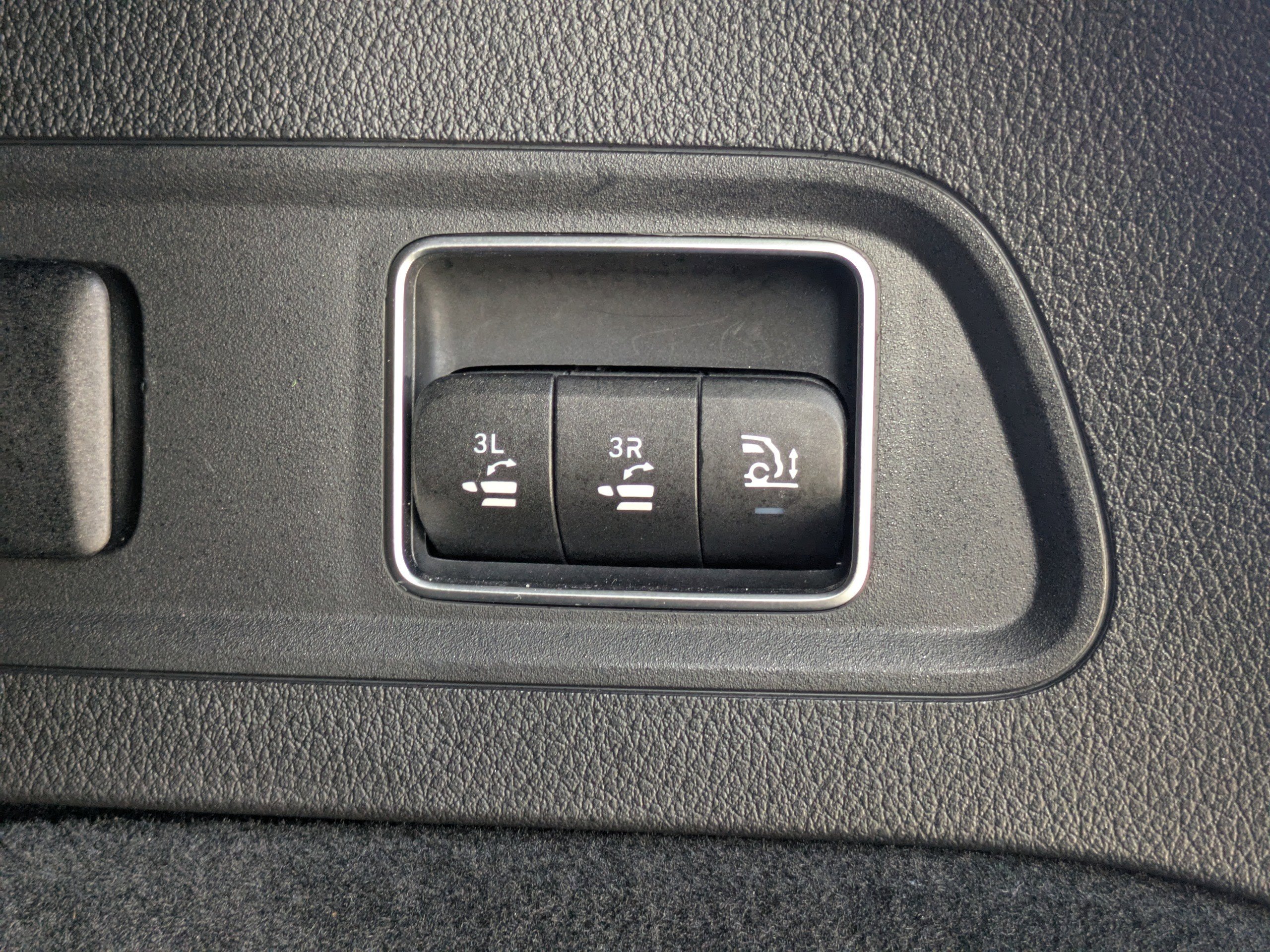2025 Mercedes Benz GLS 450 4MATIC photo 13