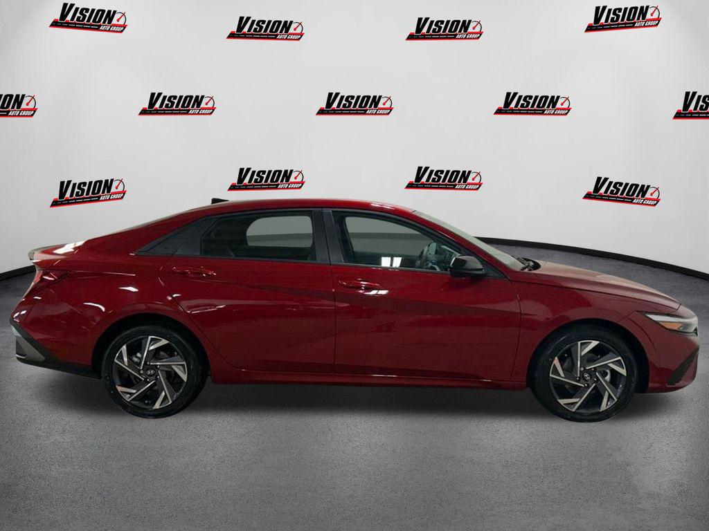 2025 Hyundai Elantra SEL Sport photo 4