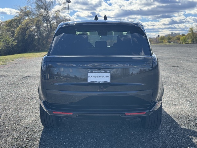 2025 Land Rover Range Rover SE photo 2