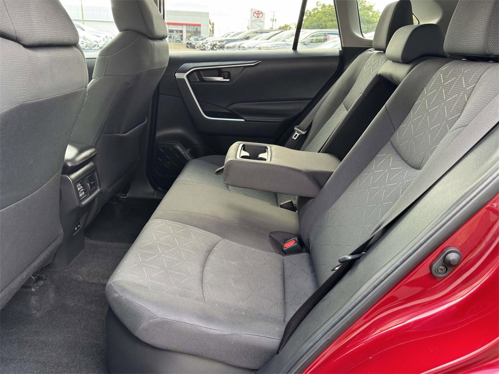 2024 Toyota RAV4 Hybrid XLE photo 2