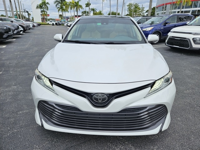 2019 Toyota Camry XLE photo 3