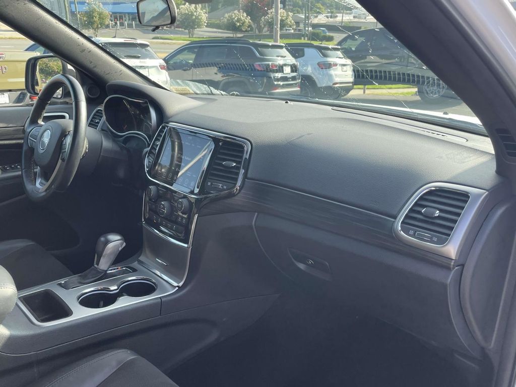 2021 Jeep Grand Cherokee Laredo X photo 8