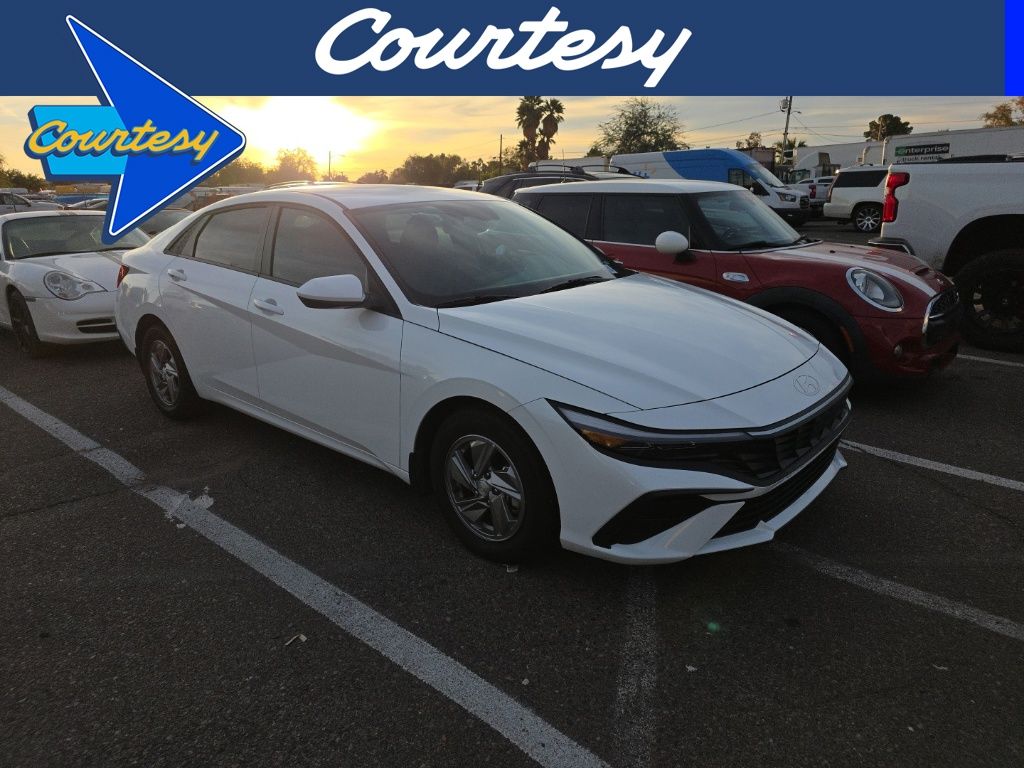 2025 Hyundai Elantra SE's photo