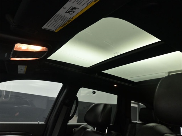 2020 Jeep Grand Cherokee Limited photo 2