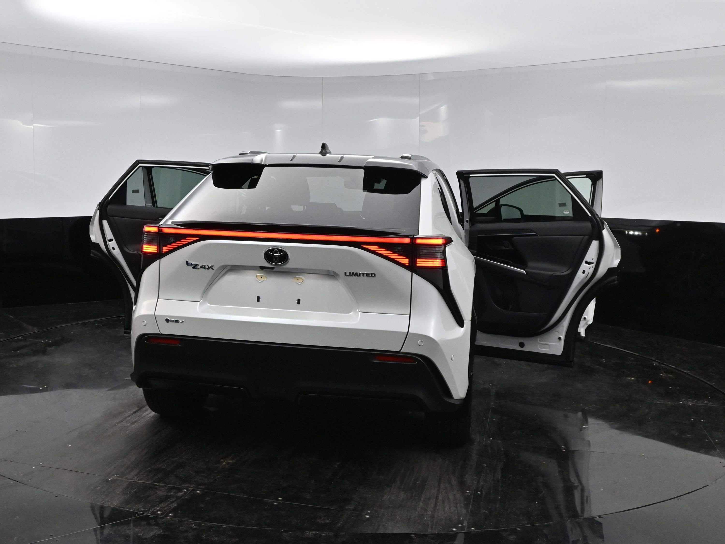 2024 Toyota bZ4X XLE photo 35