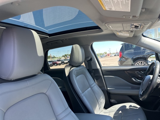 2022 Lincoln Corsair Standard photo 6