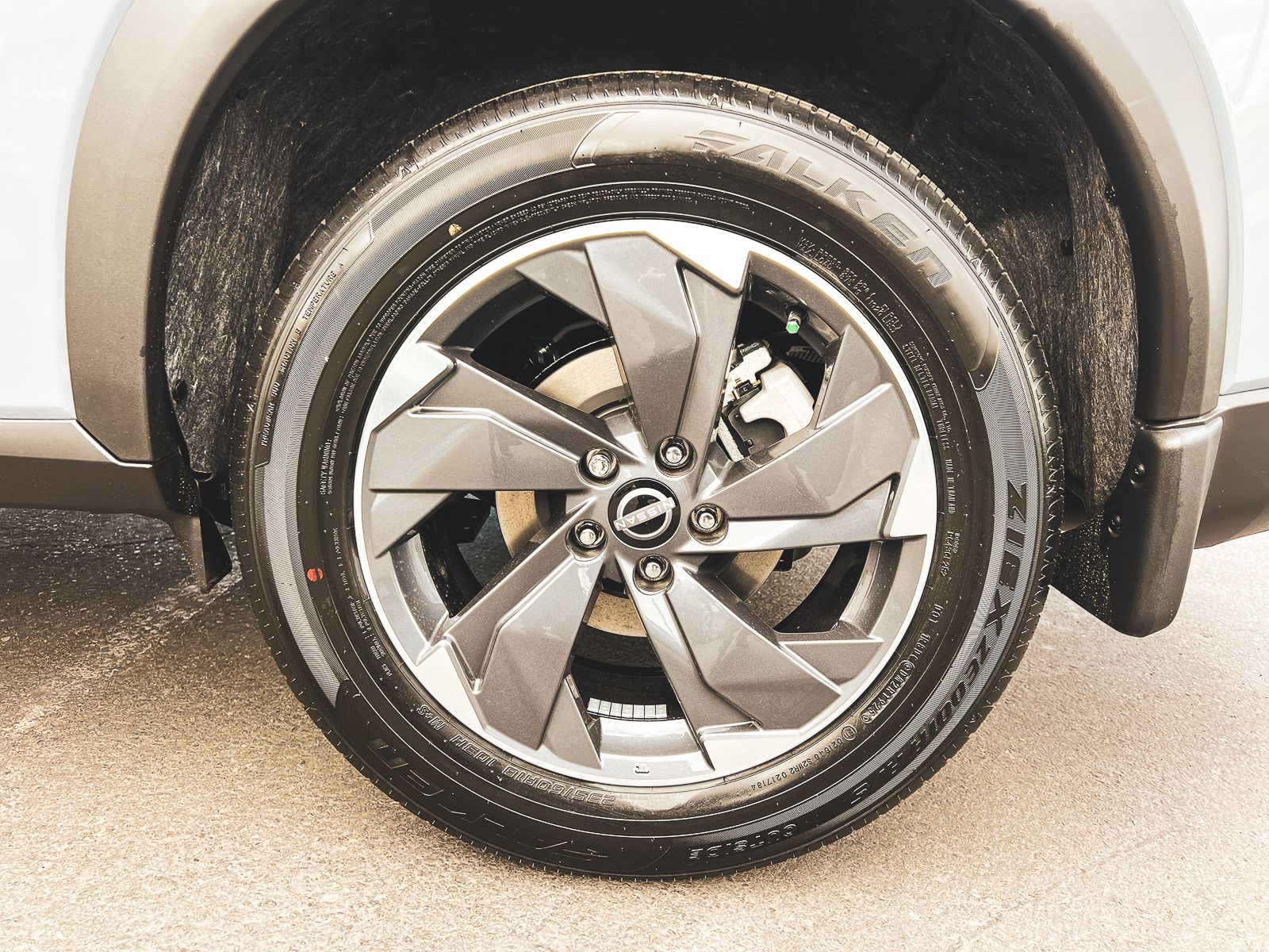 2026 Nissan Rogue SV photo 2