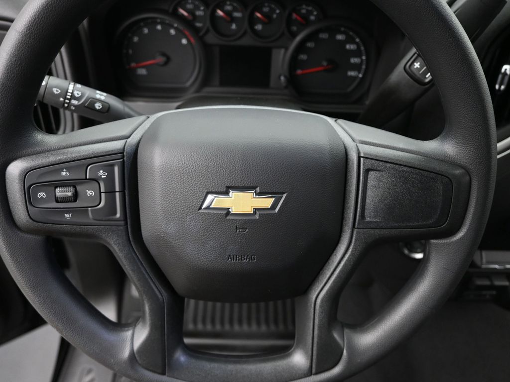 2025 Chevrolet Silverado 2500HD Custom photo 13